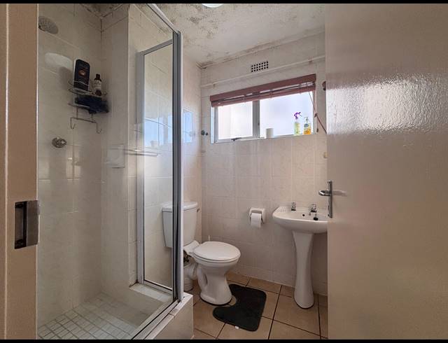 2 BEDROOM APARTMENT FOR SALE IN UVONGO BEACH